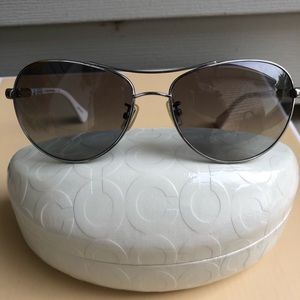Authentic coach aviator sunglasses. With case.